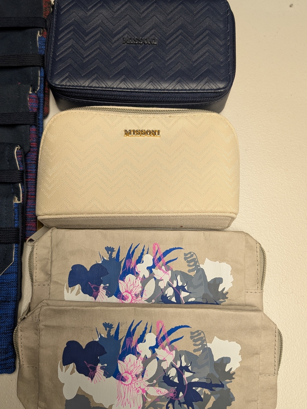 Set Of 9 EMPTY First Class Amenity Pouches From Delta And Icelandair - Picture 2 of 4
